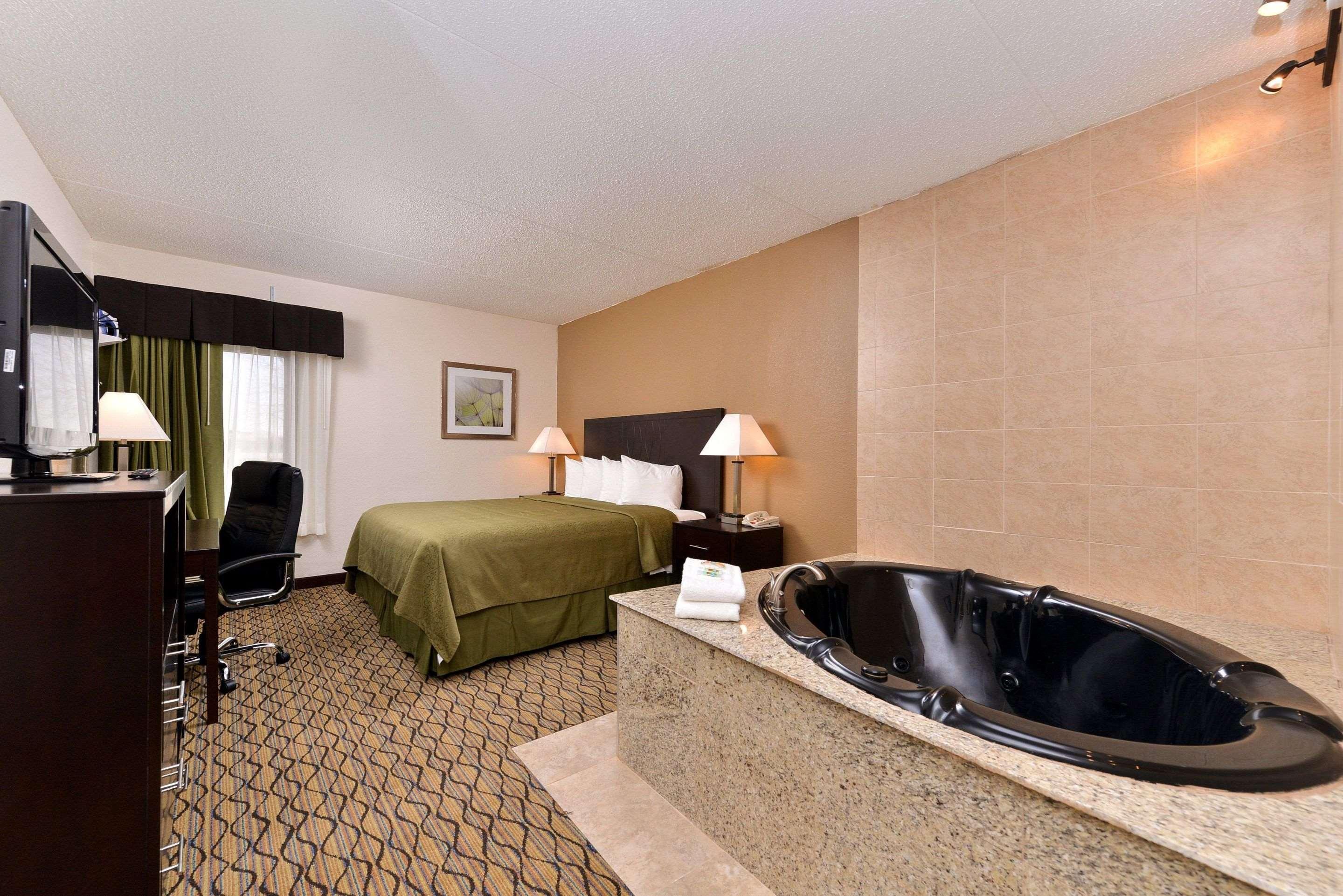 Quality Inn & Suites Matteson Near I-57 Εξωτερικό φωτογραφία