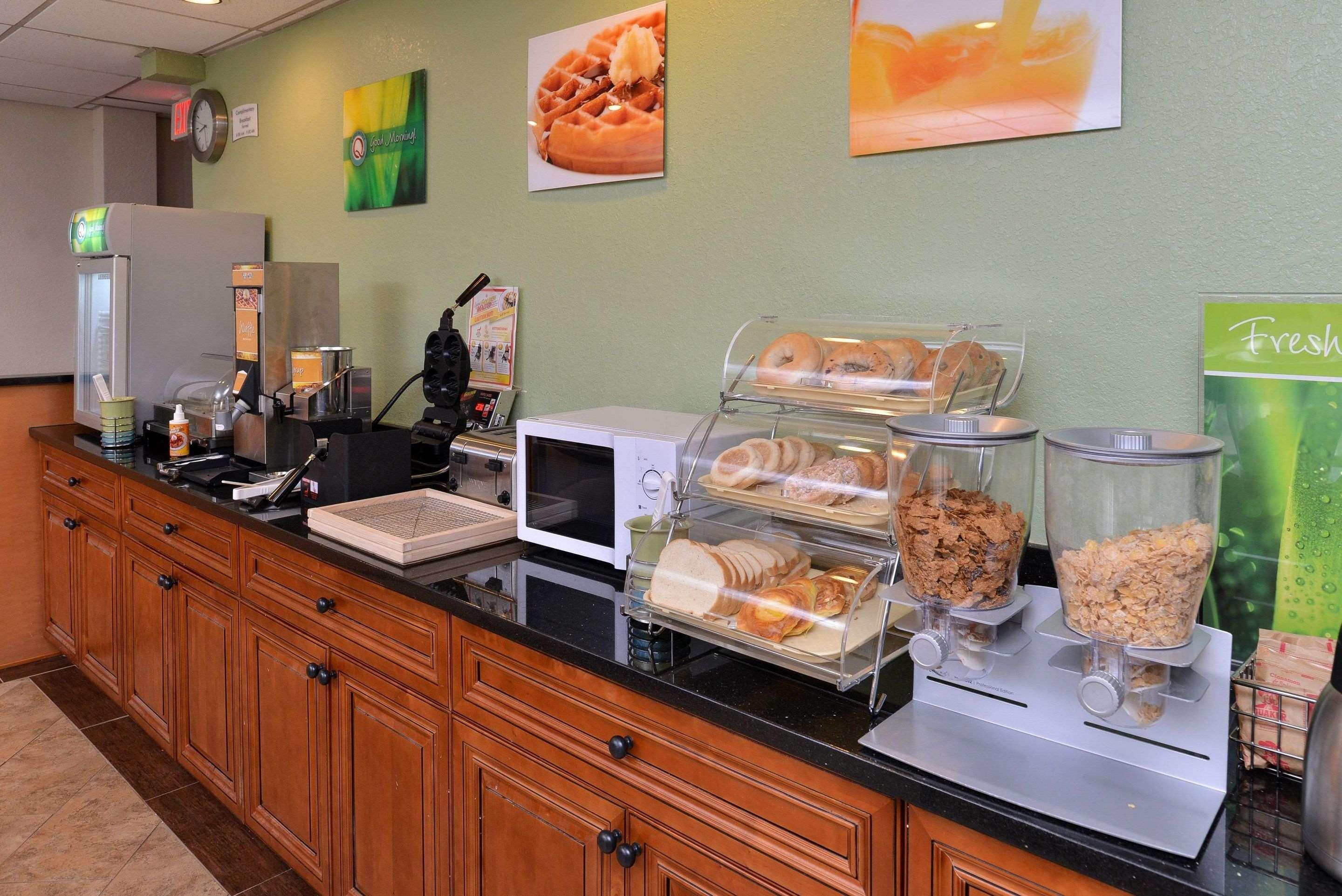 Quality Inn & Suites Matteson Near I-57 Εξωτερικό φωτογραφία