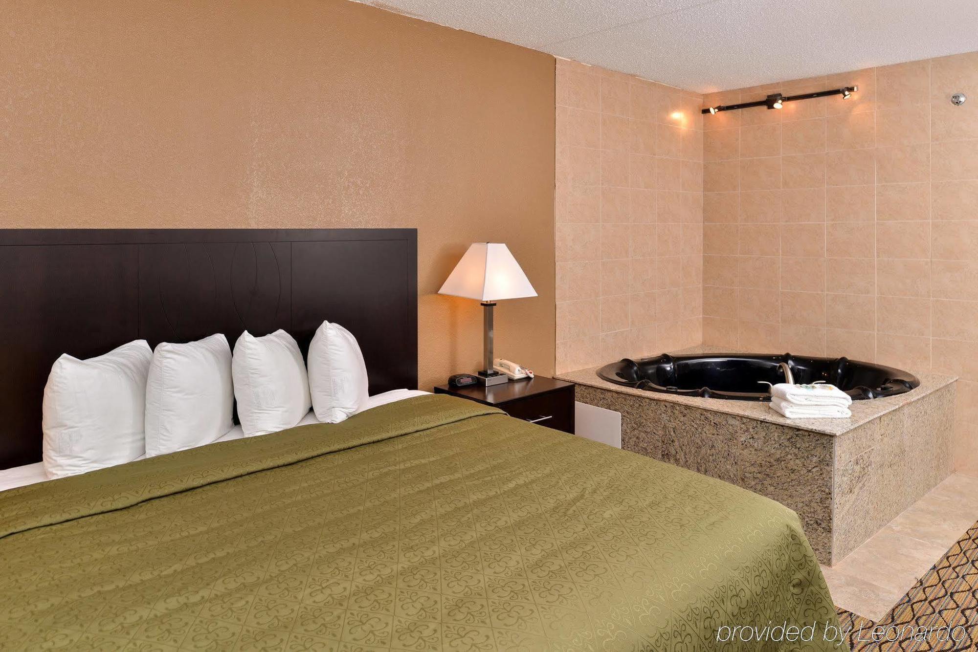 Quality Inn & Suites Matteson Near I-57 Εξωτερικό φωτογραφία